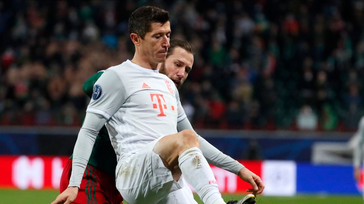 Zdjęcie okładkowe artykułu: PAP/EPA / Maxim Shipenkov / Na zdjęciu: Robert Lewandowski (z prawej)