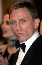 Daniel Craig podróżuje jako James Bond