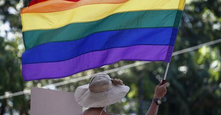 Osoby LGBT+ wyjeżdżają z Polski. Ruszyła "tęczowa emigracja"