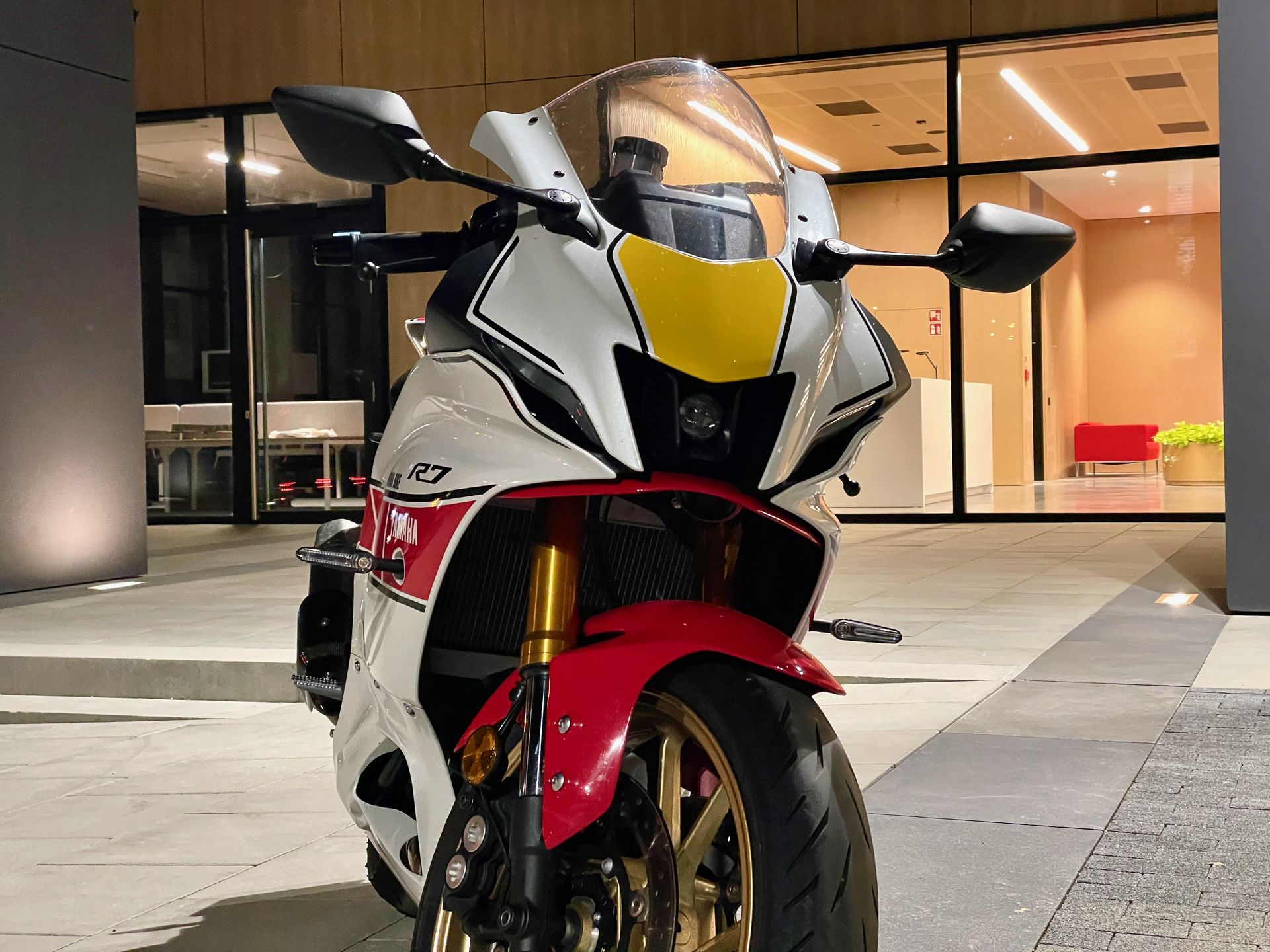 Yamaha R7