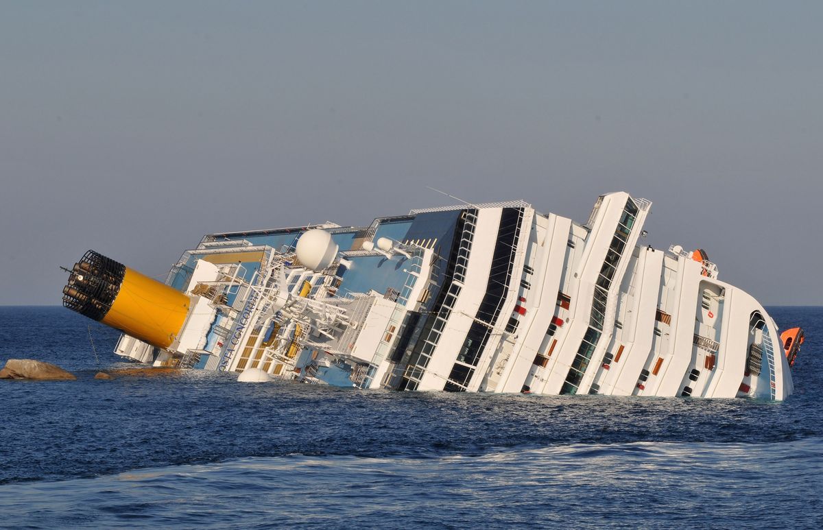 Wrak statku Costa Concordia w styczniu 2012 roku