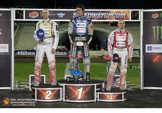 W 2012 roku Polaków w Lesznie pogodził Chris Holder. Dwa lata wcześniej na Motoarenie jego rodak, Jason Crump nie zdołał wyprzedzić żadnego z trójki reprezentantów Polski, stąd też po raz pierwszy w historii całe podium SGP było biało-czerwone