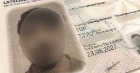 Strażnicy wylegitymowali Turka. Oto jaki pokazał dokument