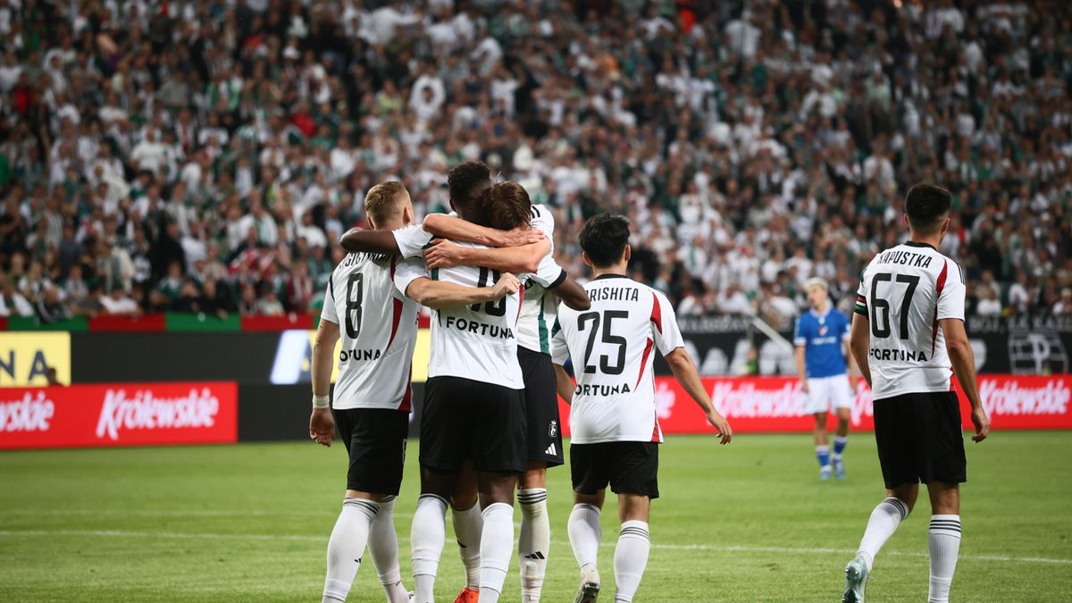 PAP / Leszek Szymański / Na zdjęciu: Piłkarze Legii Warszawa cieszą się z gola podczas rewanżowego meczu 2. rundy eliminacyjnej piłkarskiej Ligi Europy