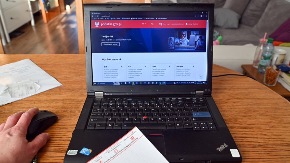 strona podatki.gov.pl
Szczecin, 28.02.2023. Portal podatki.gov.pl, 28 bm. Jak podaje Ministerstwo Finans�w dzisiejsza przerwa w dzia�aniu portalu, kt�ry s�u�y do rozliczenia podatk�w, nie wynika�a z ataku hakerskiego, a b��du technicznego. (mb/doro) PAP/Marcin Bielecki
Marcin Bielecki
atak hakerski, b��d techniczny, e-PIT, ilustracja, ilustracje, internetowy, laptop, PIT, podatki, portal, portal us�ugowy, przez internet, rozliczenie podatkowe, skarbowy, strona, urz�d, zablokowany, zeznanie podatkowe