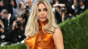 Kim Kardashian w centrum uwagi. Za jej stylizacją stał… były żużlowiec