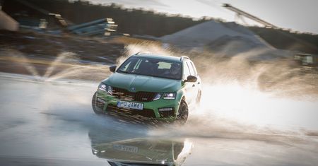 Škoda uruchamia Akademię RS. Nauczysz się nie tylko jeździć bezpiecznie, ale i szybko