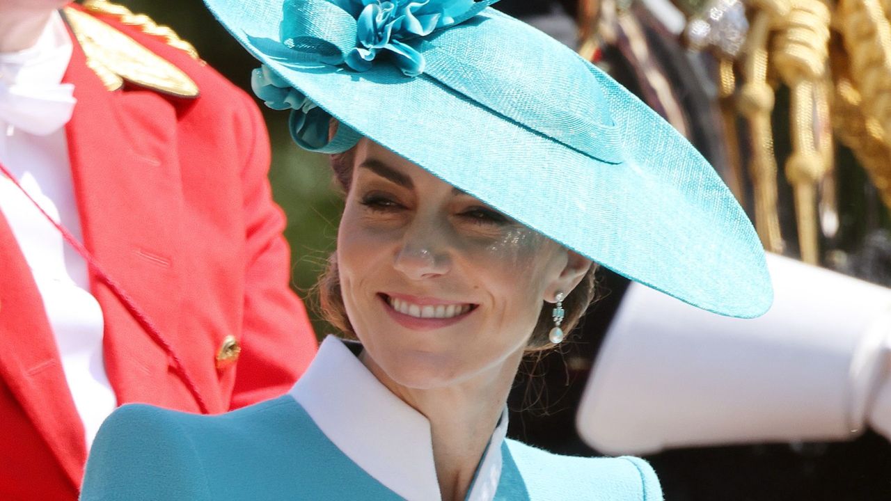 Księżniczka Charlotte jak bliźniaczka księżnej Kate. Obie zachwycały w błękitach