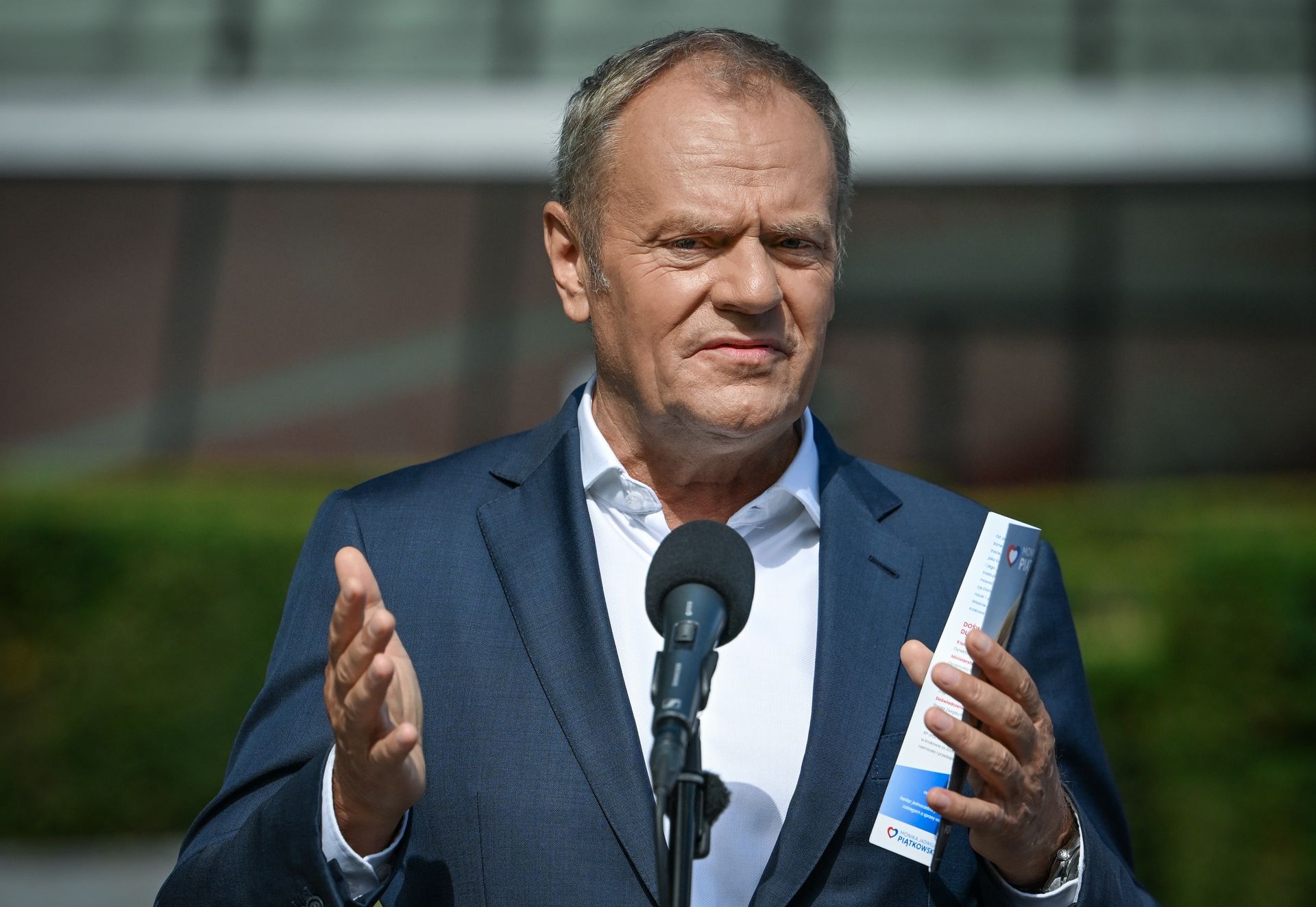 "Kawa wjechała". Coś innego przykuło uwagę na nagraniu Tuska