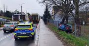 Wierzchowo: Auto wypadło z drogi i uderzyło w ogrodzenie