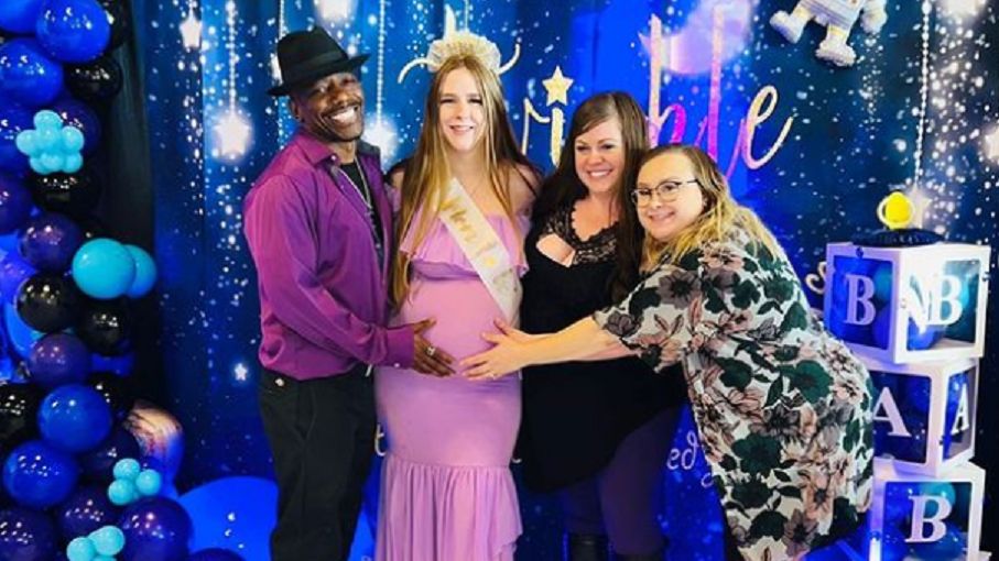 W tym nietypowym czworokącie niedawno urodziło się dziecko