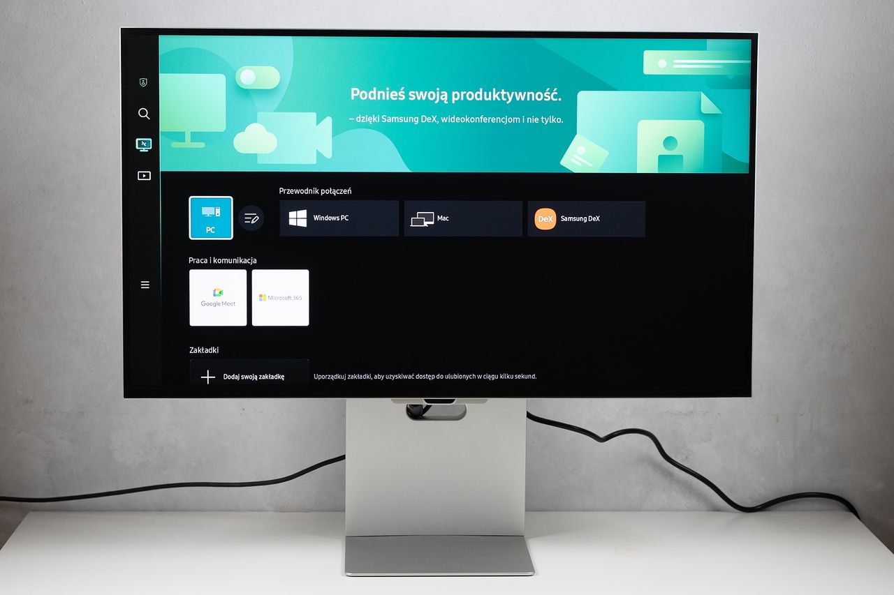 Samsung Vievfinity S9 5K 27 cali workspace