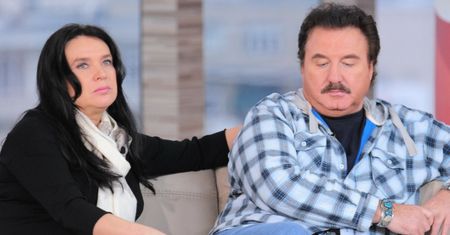 Ewa Krawczyka ujawnia w książce, że Krzysztof miał parkinsona. "Zauważyłam, że nim rzuca i upadł na podłogę"