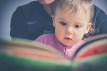Akcja "Cała Polska czyta dzieciom" w Sokolnikach, z dwójką wyjątkowych gości