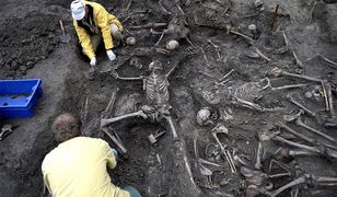 Pogrzeb Polaków zamordowanych przez NKWD na Wołyniu