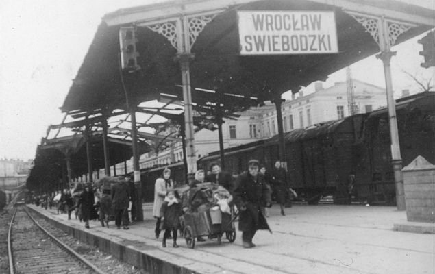 Wysiedlenie Niemców z Wrocławia, 1945 r. 