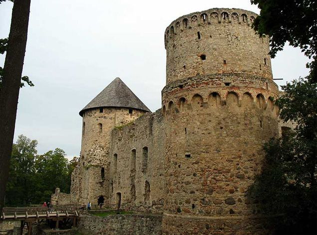 Zamek w Kiesi (Cēsis) 