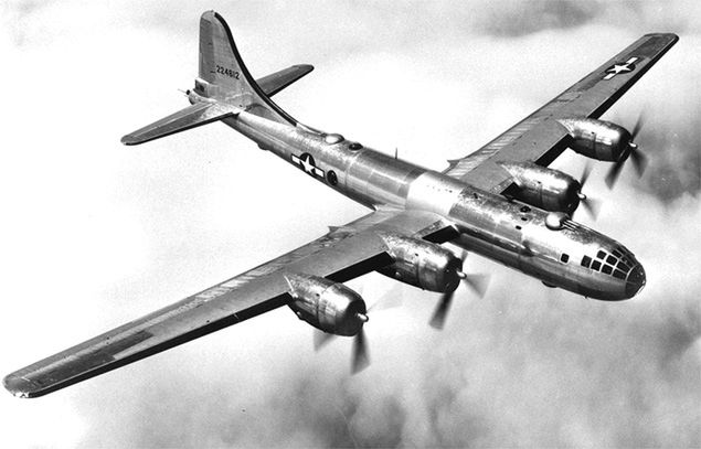 Amerykański bombowiec B-29. Takie maszyny dokonały nalotu niszczącego Tokio 