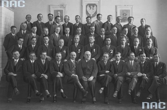 Uczestnicy kursu spółdzielczego dla nauczycieli szkół powszechnych na Wołyniu w Równem. Styczeń 1932 r. 
