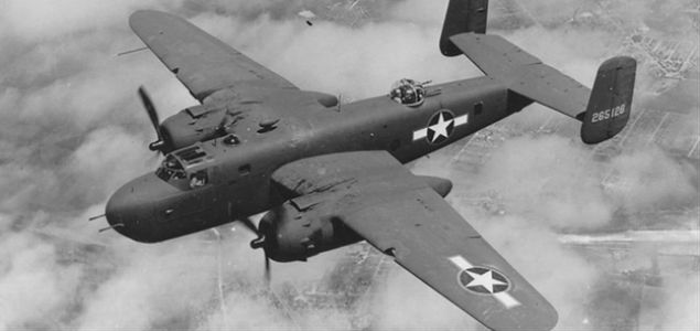 Bombowce B-25 Mitchell, których użyto podczas nalotów na Warszawę, radziecka Rosja otrzymała od USA. Na zdjęciu samolot z oznaczeniami amerykańskimi 