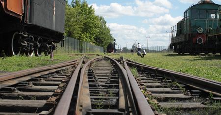 MIB: wdrażamy kwestionowane przez KE przepisy o kolei