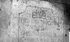 Barokowe płyty nagrobne odnaleziono... w kurniku