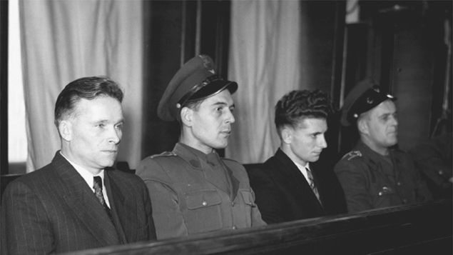 Pokazowy proces o szpiegostwo Stefana Skrzyszowskiego i Dionizego Sosnowskiego. Wojskowy Sąd Rejonowy w Warszawie pod przewodnictwem ppłk. Mieczysława Widaja skazał ich na śmierć. Luty 1953 r.