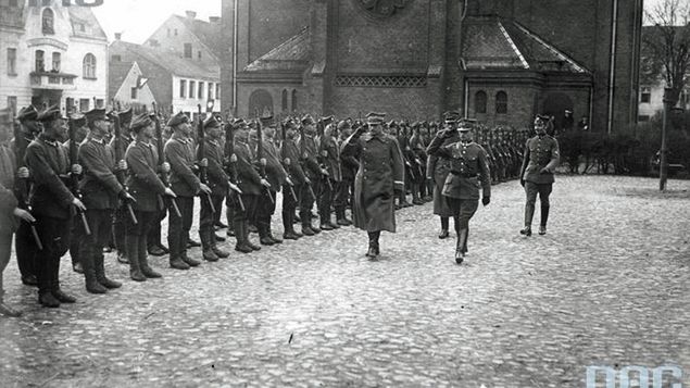 Generał Józef Dowbór-Muśnicki podczas przeglądu 7 pułku Strzelców Wielkopolskich