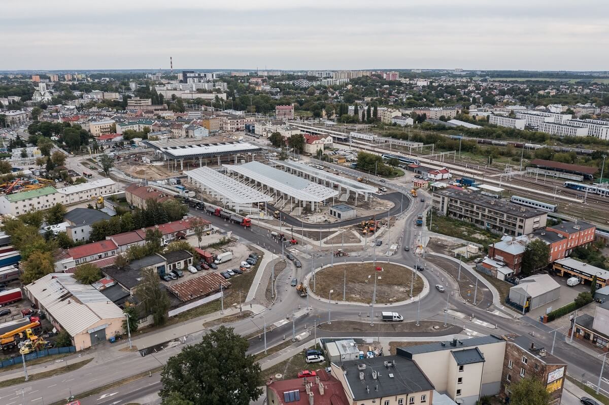 Rondo Sportowców przy dworcu metropolitalnym