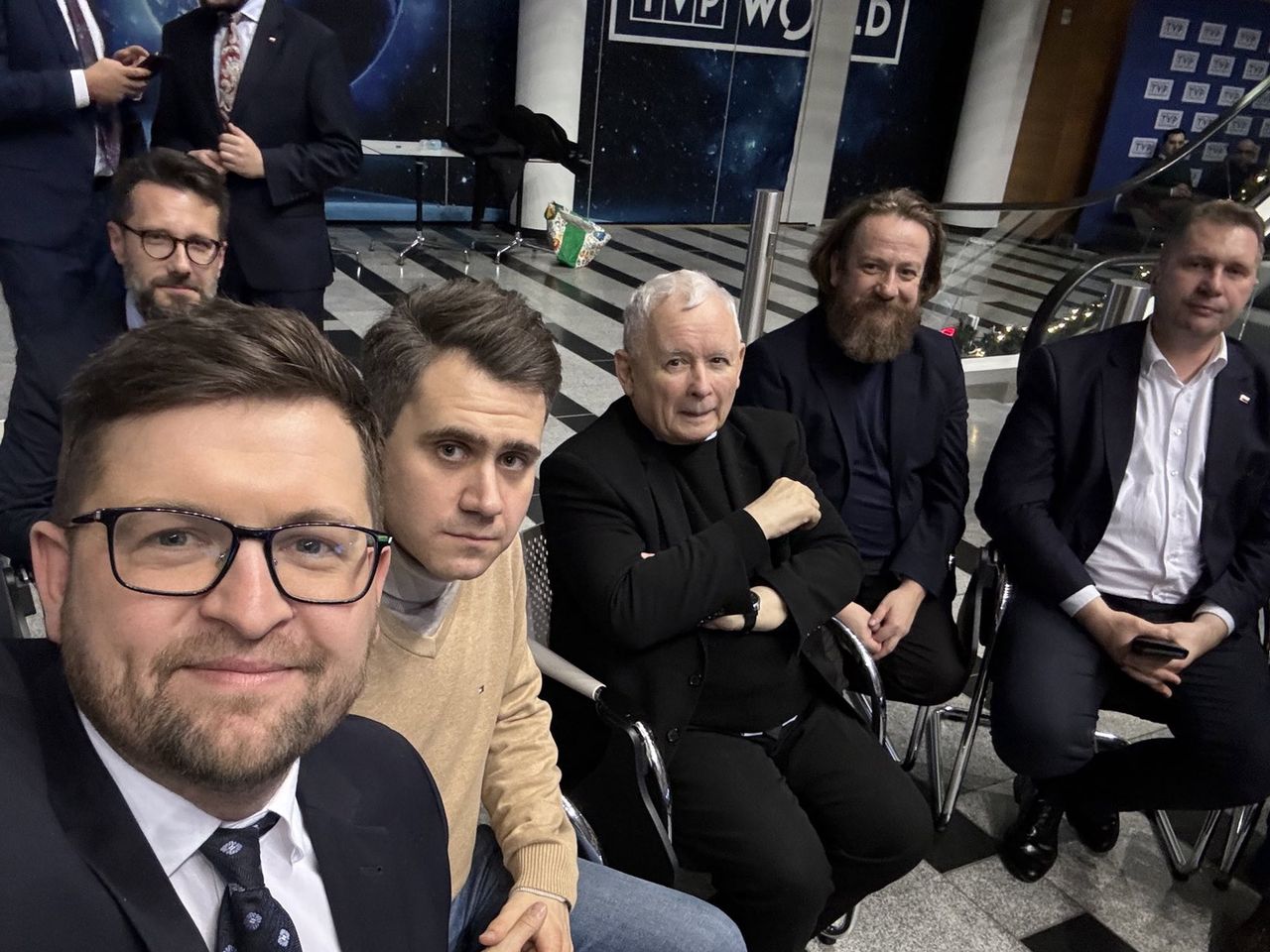 Nieznane kulisy zmian w TVP. Prezes bał się, że złamie prawo, PiS zarzuca zdradę
