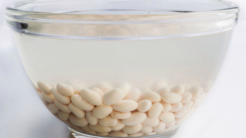 Biała fasola gotowana z dodatkiem soli