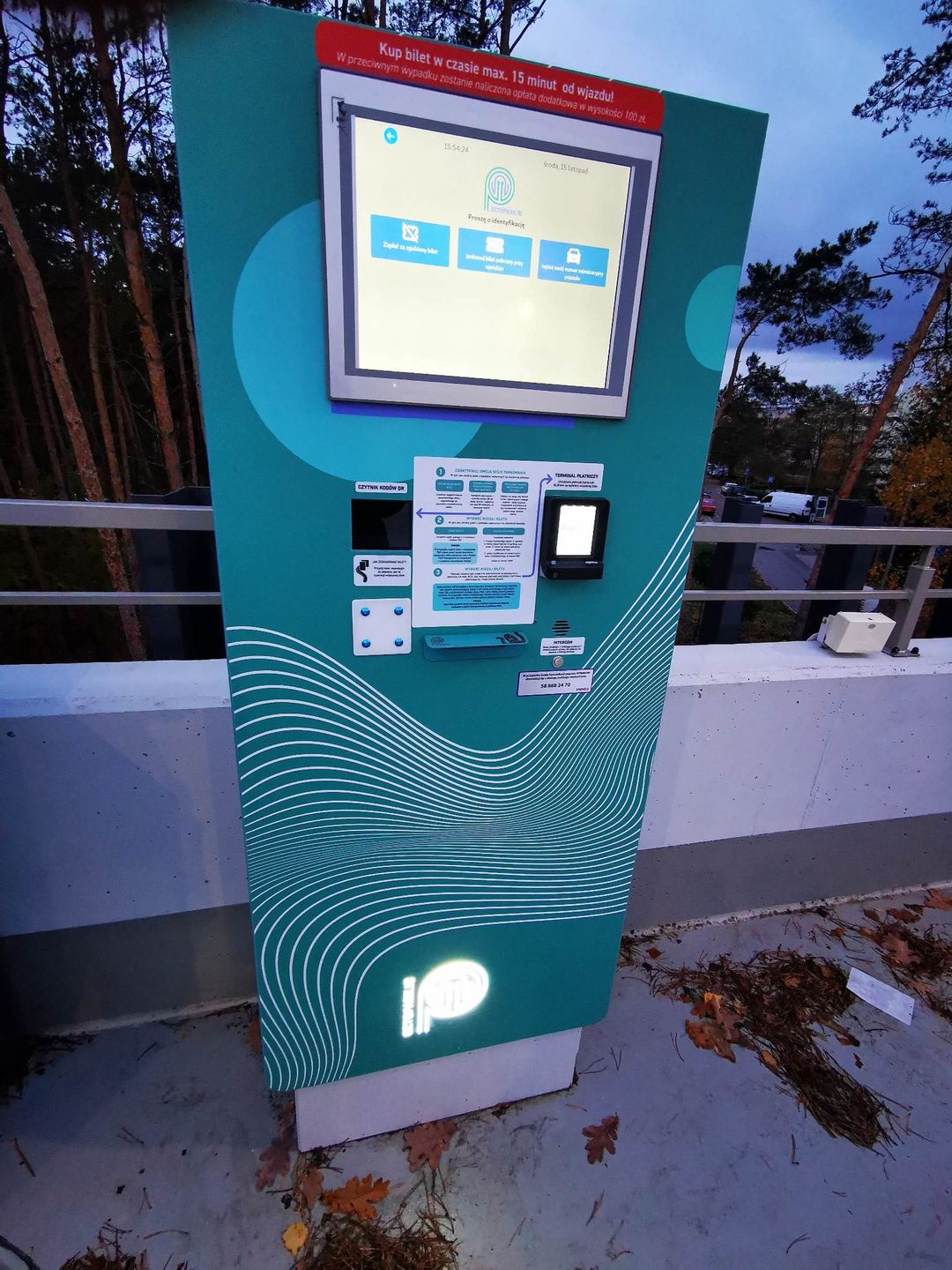 System nie działa, ale maszyny do kasowania za bilety już stoją