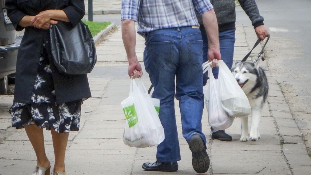 Również grubsze foliówki będą objęte opłatą recyklingową