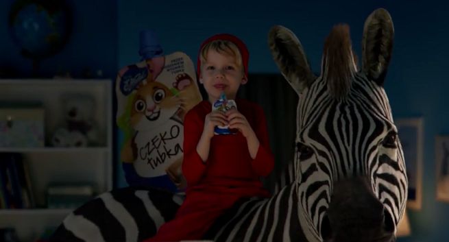Zebra zamiast zajączka reklamuje Czekotubkę od Wedla (wideo)
