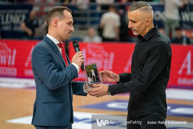 Andrzej Pluta był honorowany w trakcie meczu Anwil - Trefl