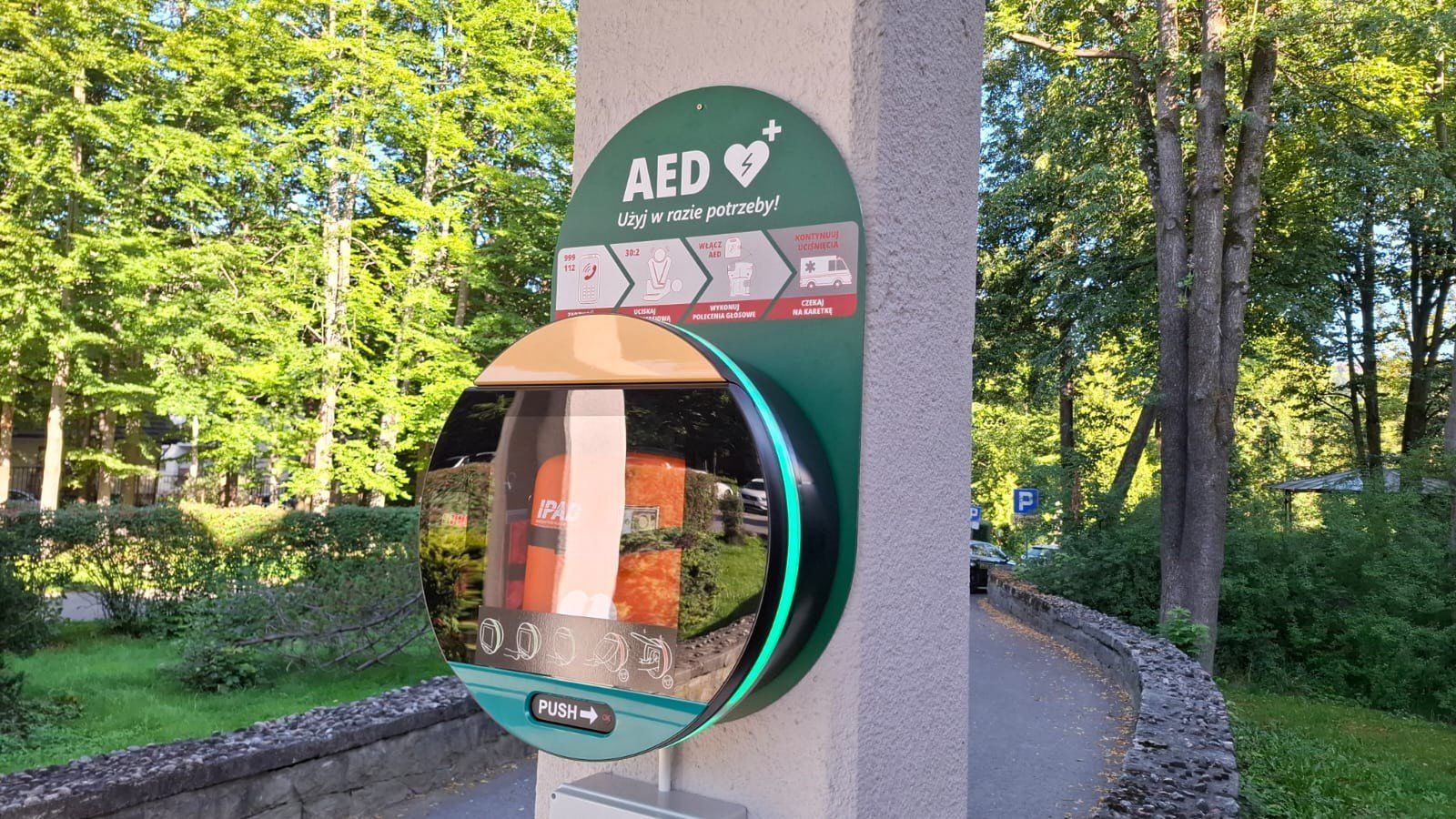 Coraz więcej defibrylatorów w Warszawie