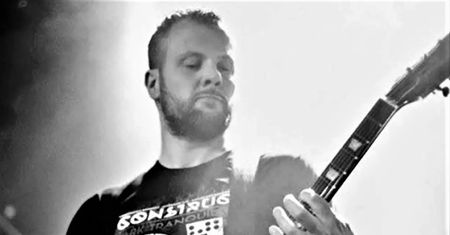 Świat muzyczny w żałobie. Nie żyje znany gitarzysta