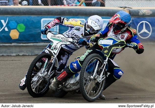 Cameron Woodward (kask biały) w sezonie 2012 reprezentował barwy Lubelskiego Węgla KMŻ Lublin.