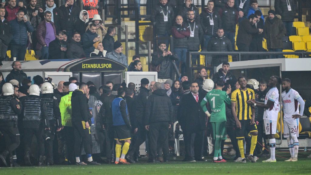 Zdjęcie okładkowe artykułu: Getty Images / Cem Tekkesinoglu/Anadolu / Na zdjęciu: piłkarze Istanbulsporu, którzy zeszli z boiska