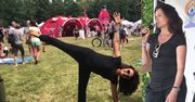 59-letnia Małgorzata Pieczyńska wygina się podczas pikniku z jogą