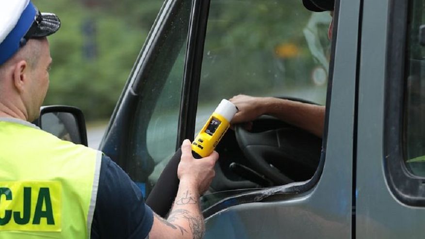 Jazda po alkoholu jest poważnym problemem wielu polskich kierowców.