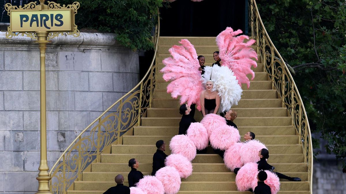 Zdjęcie okładkowe artykułu: Twitter / x.com/Olympics / Na zdjęciu: Lady Gaga podczas ceremonii otwarcia IO Paryż 2024