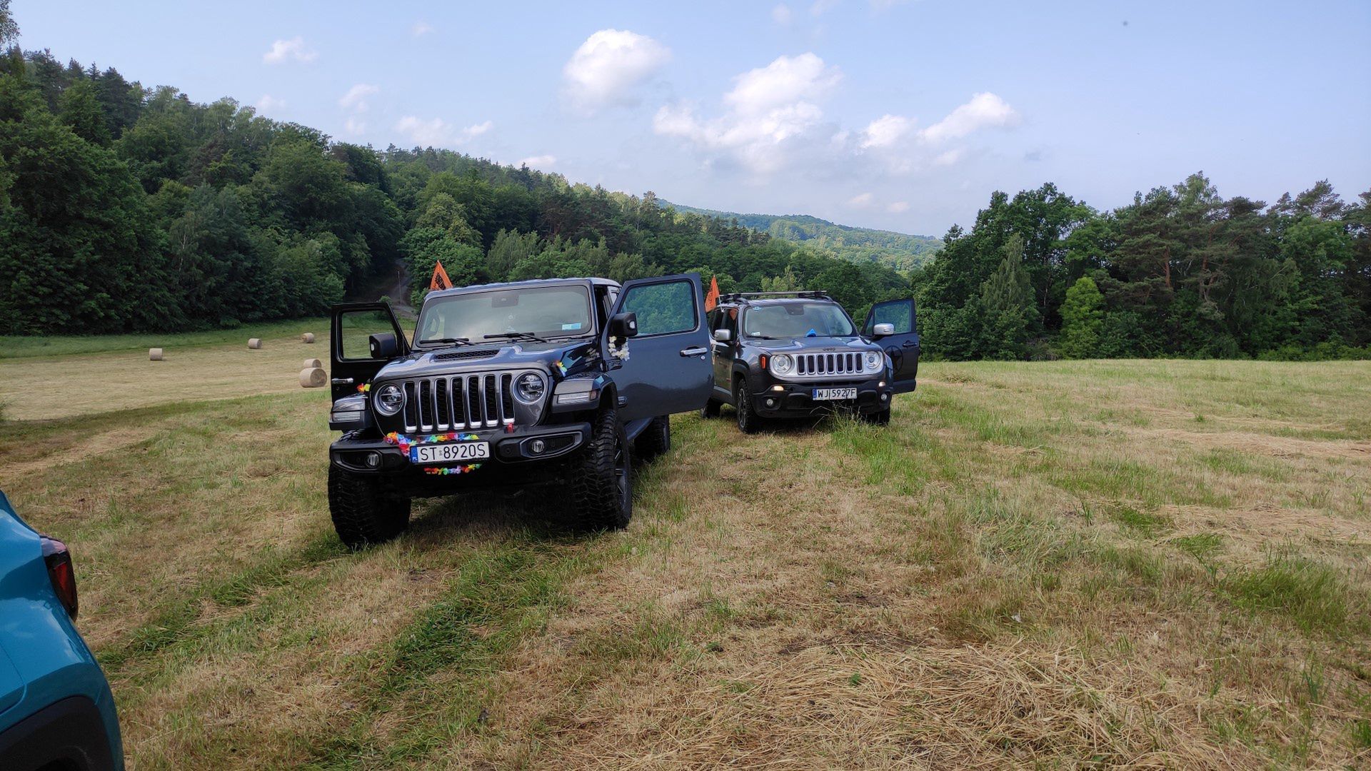 Na trasach można było spotkać różne modele jeepów