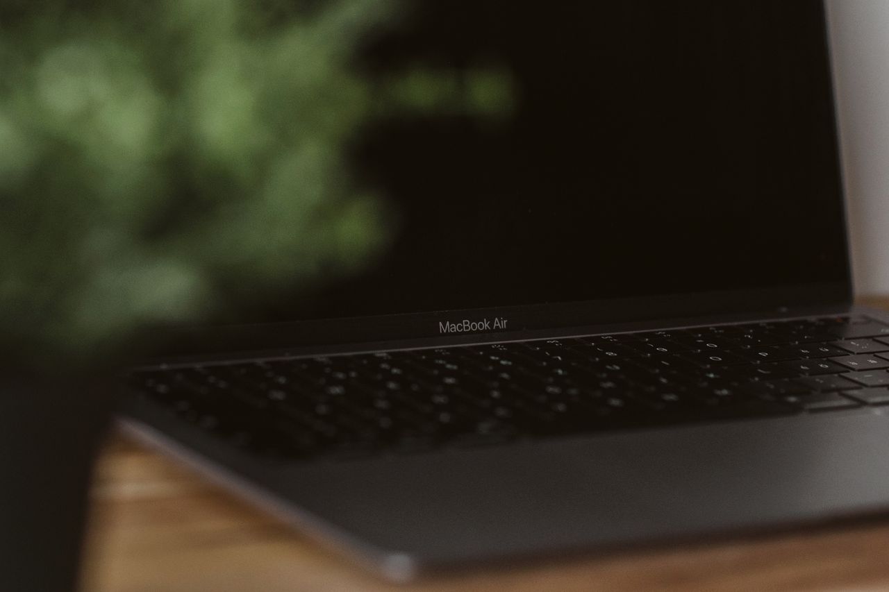 Tak, przystawki USB-C mogły spalić Maca M1. Nowy macOS 11.2.2 przychodzi z odsieczą