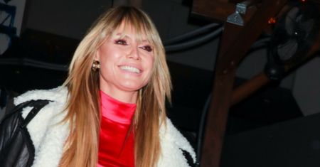 Odważnie! Heidi Klum pozuje półnaga w kołdrze