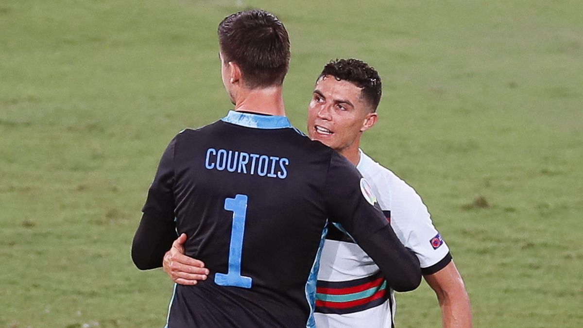 Cristiano Ronaldo i Thibaut Courtois po meczu Belgia - Portugalia