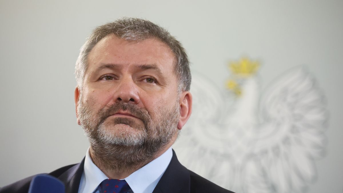 Warszawa, 18.12.2025. Minister sprawiedliwości, prokurator generalny Waldemar Żurek na konferencji prasowej w siedzibie resortu w Warszawie, 18 bm. Temat spotkania: "Komentarz do wyroku TSUE". (amb) PAP/Leszek Szymański