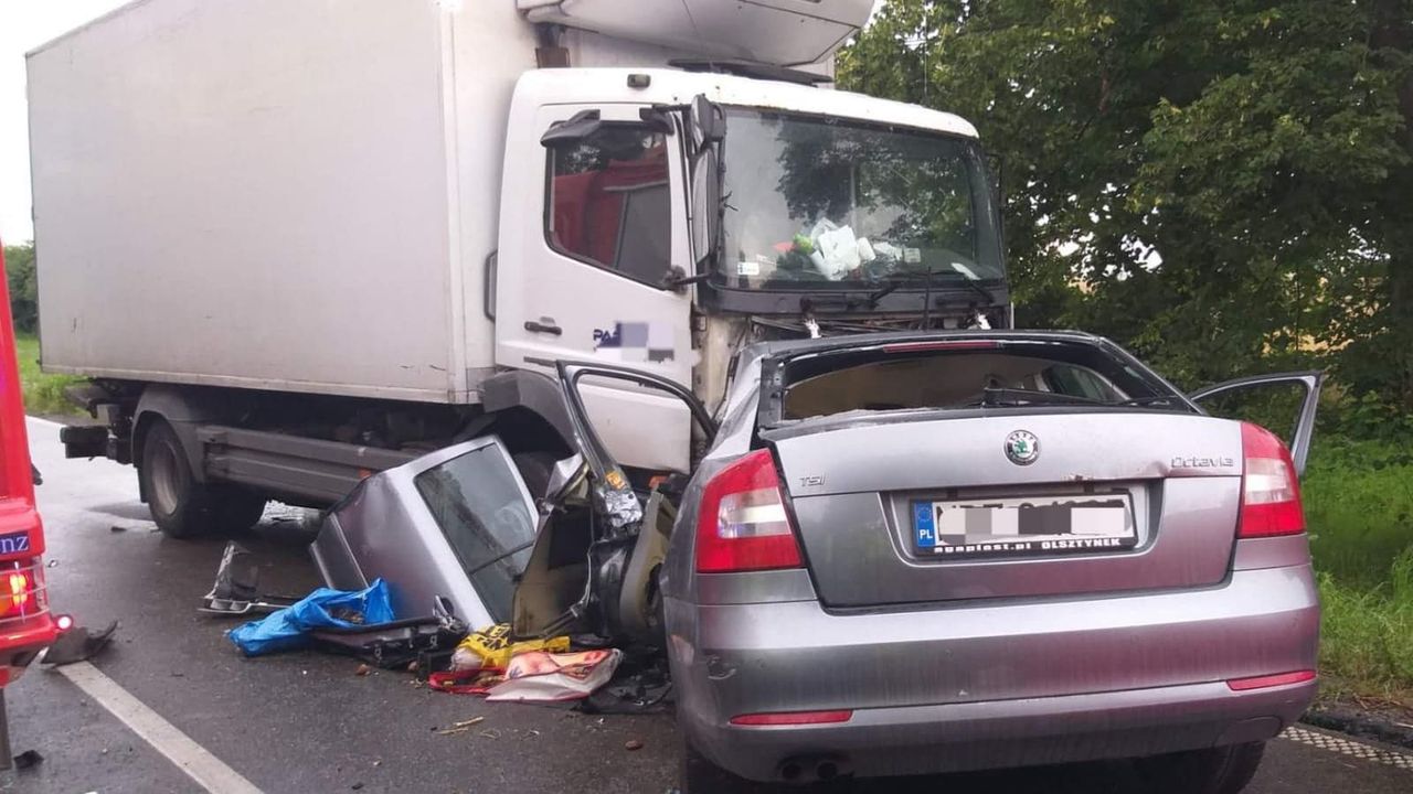 Tragiczny wypadek w Kozłowie. Dwie osoby nie żyją.