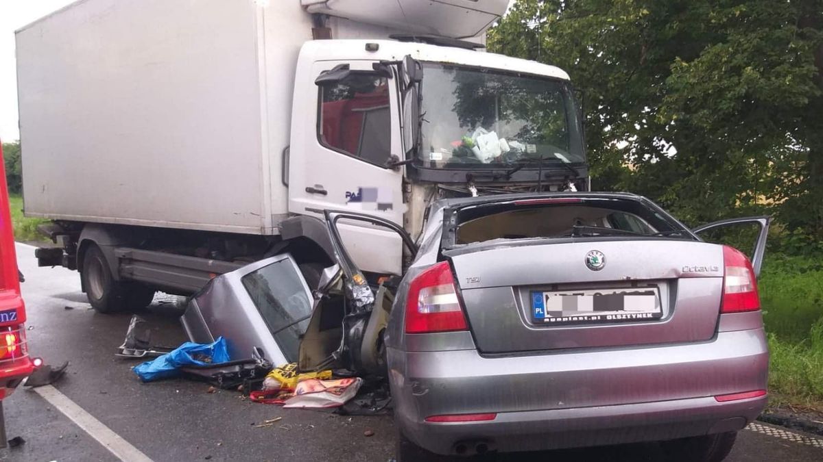 Wypadek samochodowy w Kozłowie.