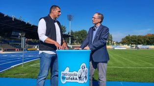 Widok na trybuny. Sport dla każdego, obiekty MOSiR-u służą mieszkańcom Torunia